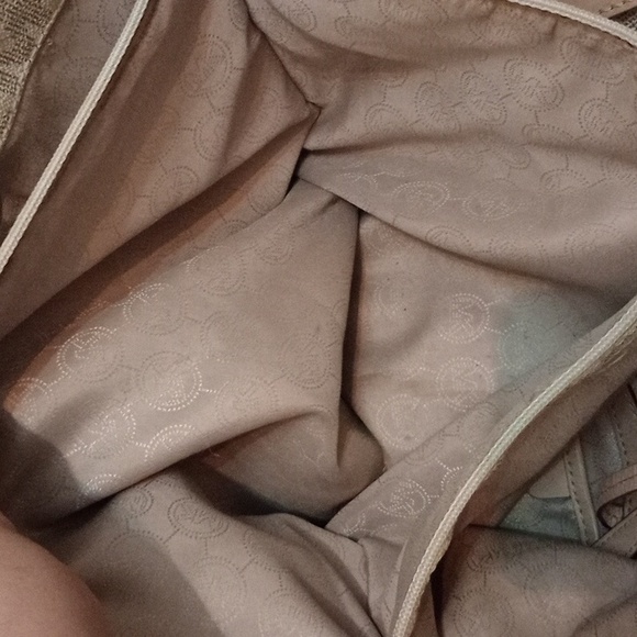 Michael kors tote and wallet - Picture 9 of 12